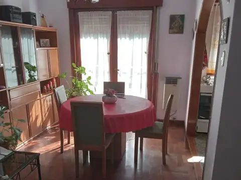 Primera Junta 100, Piso 1