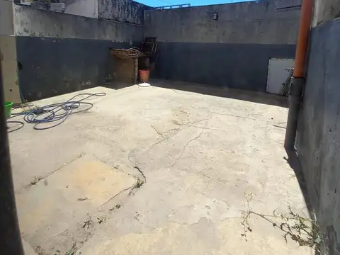 Galpón, local comercial y oficinas