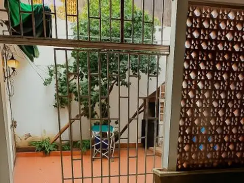 Ituzaingo 3702  - VENTA Casa 2 Dormitorios con Cochera y Local Comercial