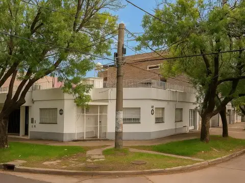 Ituzaingo 3702  - VENTA Casa 2 Dormitorios con Cochera y Local Comercial
