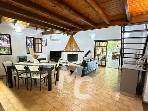 Casa en Venta con 2 cocheras