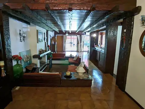 Casa 3 ambientes con 2 baños