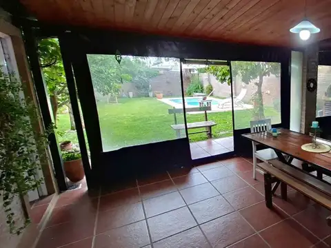 VENTA CASA 3 DORM, QUINCHO Y PILETA EN PRADERAS