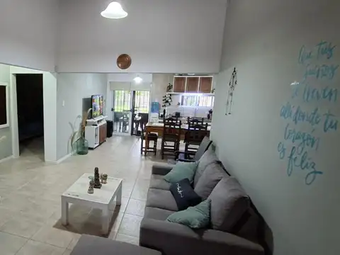 VENTA CASA 3 DORM, QUINCHO Y PILETA EN PRADERAS