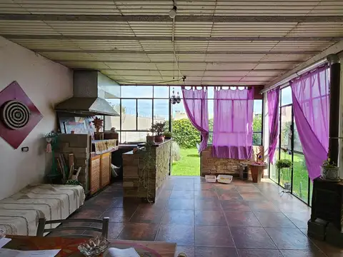 Casa en Venta con 2 cocheras