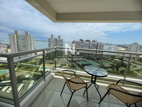 Disponible en Alquiler, apartamento de 2 dormitorios en Brava Punta del Este, con hermosas vistas al mar