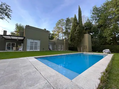 Casa en Venta con 2 cocheras