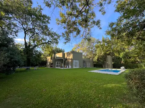 Casa 7 ambientes con 1 baño