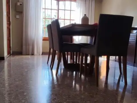 Casa en Venta con 4 cocheras