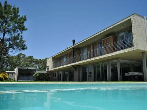 Increible casa en venta en Barrio Cerrado Acacias Blancas