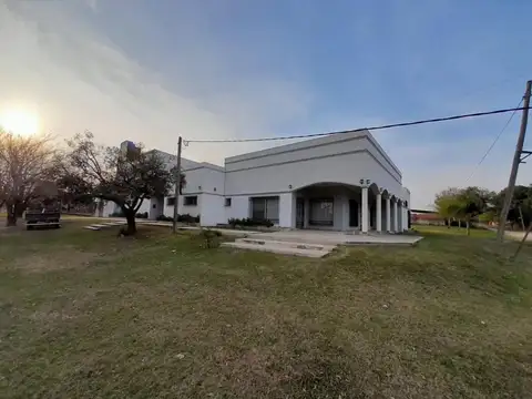Casa 5 ambientes con 4 baños