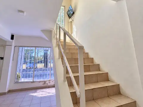 Oficina en Alquiler en Lomas del Mirador, $ 1.900.000