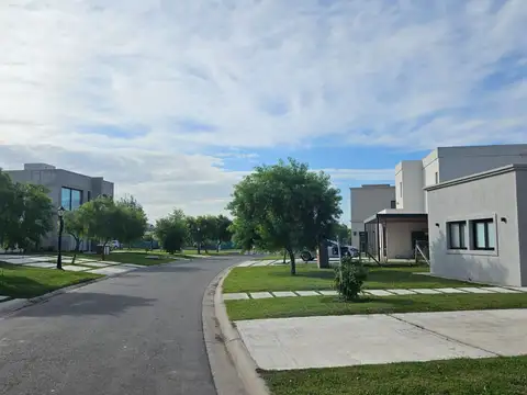 Terreno en Venta 30  mts Fondo