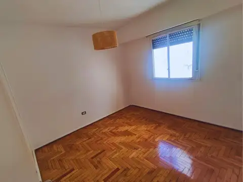 VENTA 2 AMB LUMINOSO EN ALMAGRO PISO ALTO