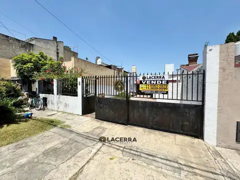 Casa lote propio en villa Adelina a metros de la plaza