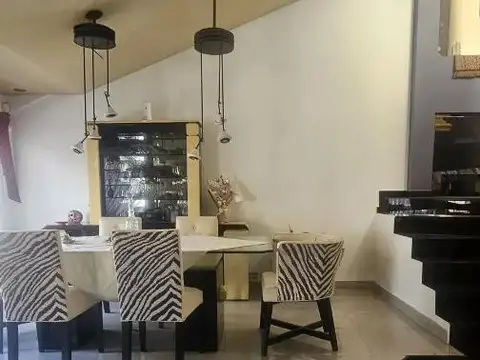 Depto Tipo Casa 4 ambientes con 4 baños