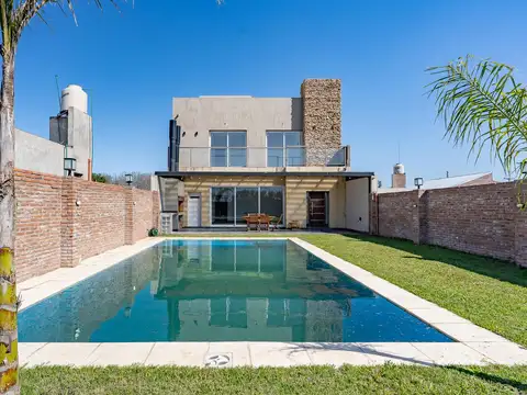 VENTA  PERMUTA - Casa 5 dormitorios, con pileta y quincho - Palo Alto, Pueblo Esther,