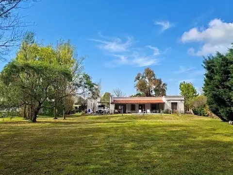 Casa en venta en Club de Campo Santa Catalina sobre lote de 2.500 m2