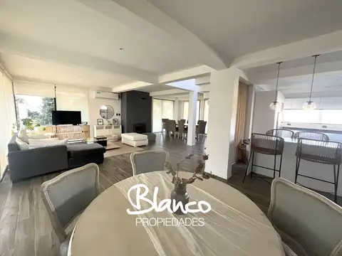 Casa 5 ambientes con 3 baños