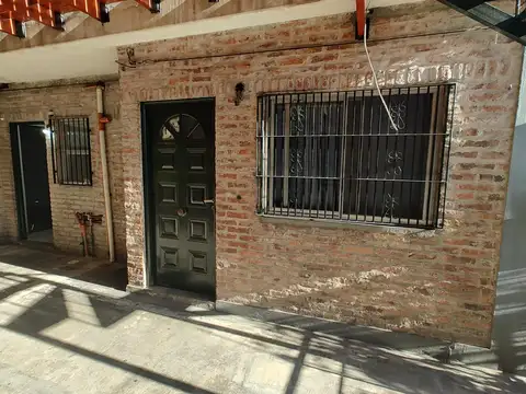 Depto Tipo Casa en Alquiler en Lomas de Zamora, $ 300.000