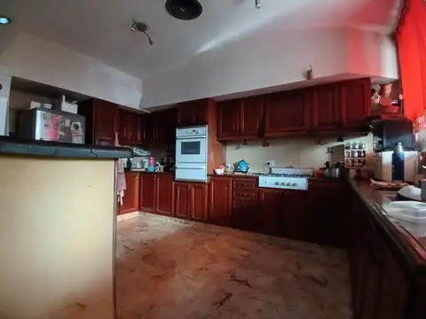 Casa 4 ambientes con 5 baños