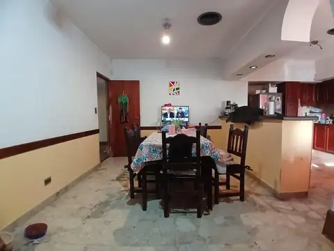 " NUEVO VALOR " Importante casa en la mejor zona residencial