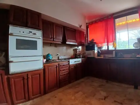 Casa en Venta con 4 cocheras