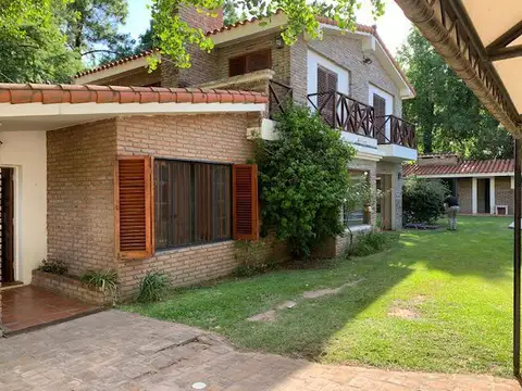 Casa en Venta de 4 Dormitorios en Rosario - Fisherton