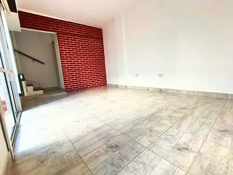 Depto Tipo Casa en Alquiler de 4 ambientes