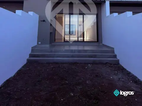 Casa 4 ambientes con 2 baños
