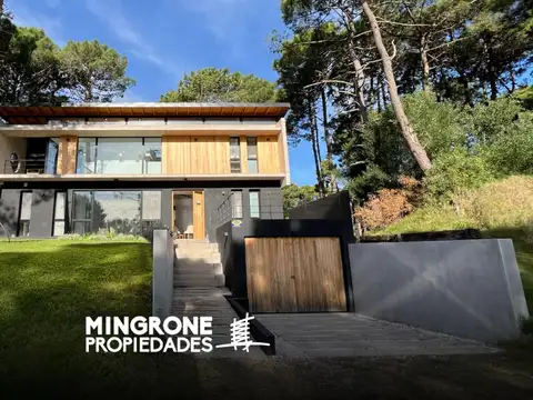 Cod 1003 – CASA MINIMALISTA DE DISEÑO EN PIONEROS (30)