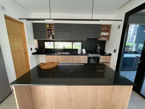 Cod 1003 – CASA MINIMALISTA DE DISEÑO EN PIONEROS (30)