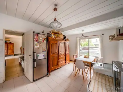Casa 4 ambientes con 2 baños