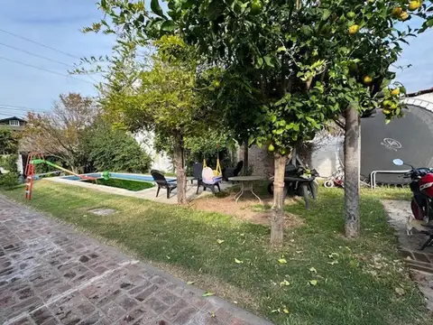 Casa 4 ambientes con 2 baños