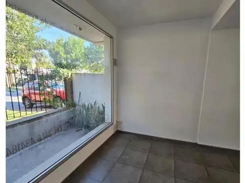 Local en Alquiler en Funes, $ 750.000