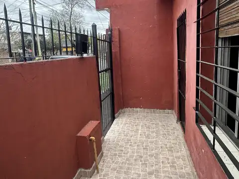 Depto Tipo Casa en Alquiler de 2 ambientes