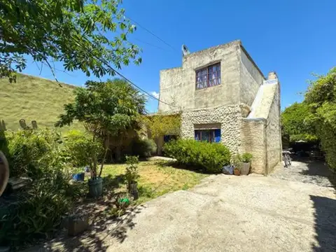 LOTE EN VENTA CON DOS VIVIENDAS Ideal Inversión