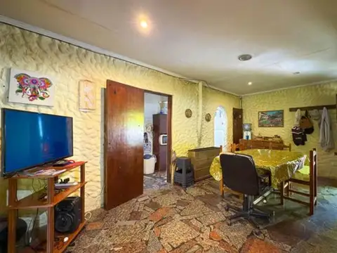 LOTE EN VENTA CON DOS VIVIENDAS Ideal Inversión