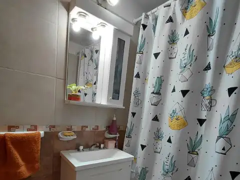 Dpto monoambiente amplio planta baja con patio, Ciudadela