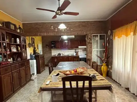 CASA VENTA CASILDA CON 2 HECTAREAS- 3 DORMITORIOS