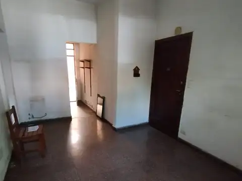 Besares 2200, Piso P.B