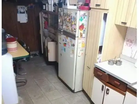 CASA EN EXCELENTE UBICACION ACEPTA PERMUTA  