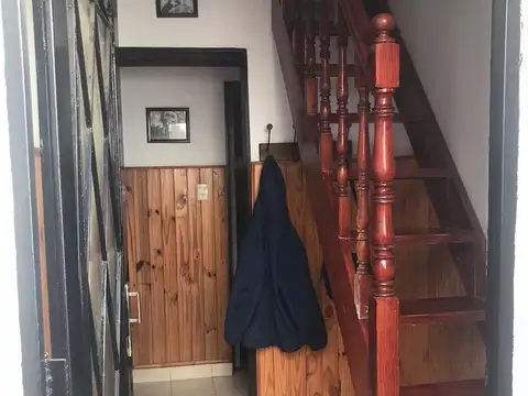 Casa 6 ambientes con 2 baños