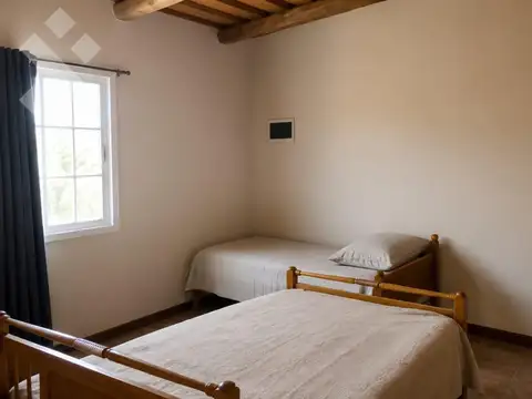 Casa en Alquiler con 3 cocheras