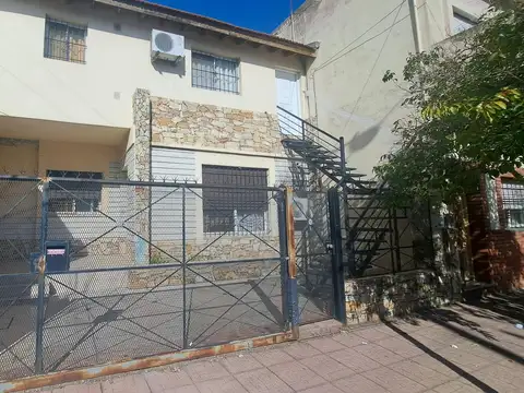 Casa en venta de 3 ambientes con Departamento de 3 ambientes