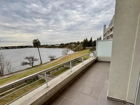 FAS. Alquiler departamento 2 ambientes con vista a la laguna en Vila Vela. Villanueva