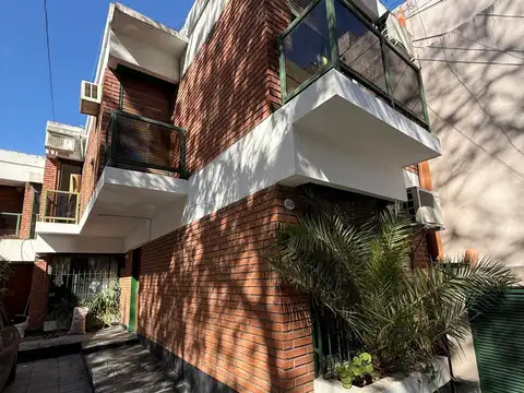DUPLEX DE 3 AMBIENTES CON ENTRADA DE COCHE