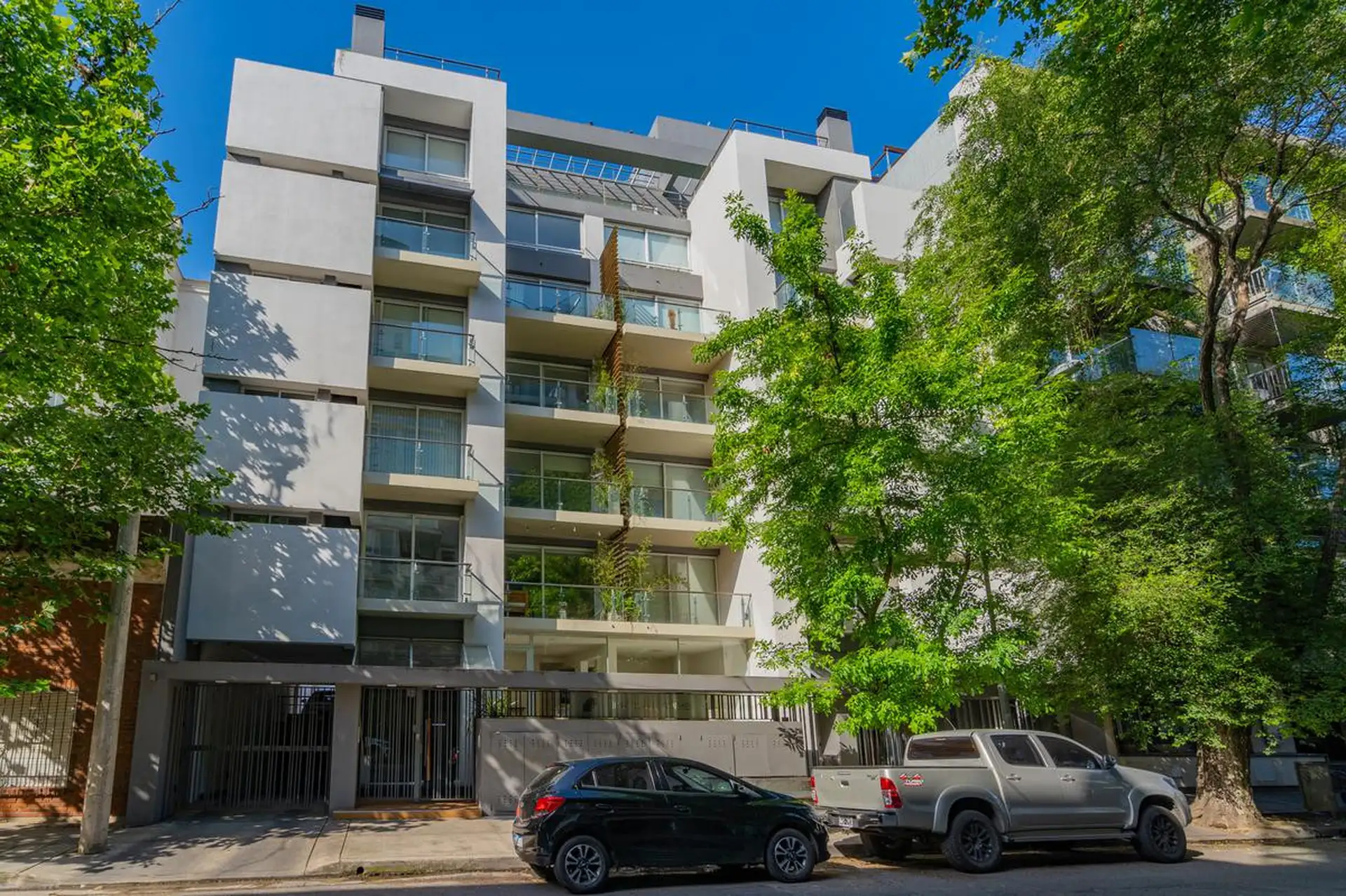 Excelente piso con piscina y terraza propias, zona Güemes Residencial