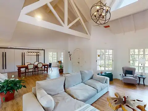 Casa 5 ambientes con 2 baños