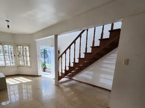 Depto Tipo Casa 4 ambientes con 2 baños